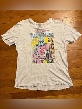 Star Wars The Mandalorian t-shirt, men’s size M/women’s size L